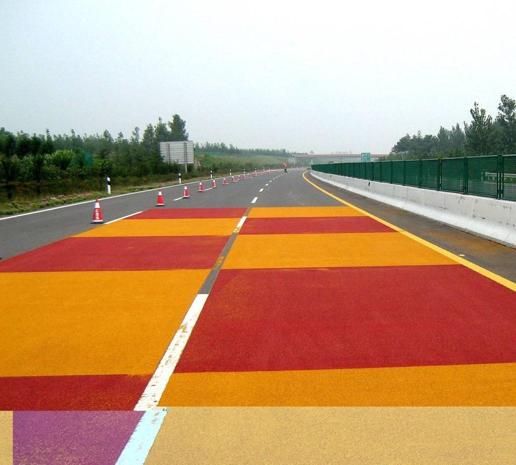 隧道口彩色防滑路面(pic1) 隧道口彩色防滑路面(pic1)