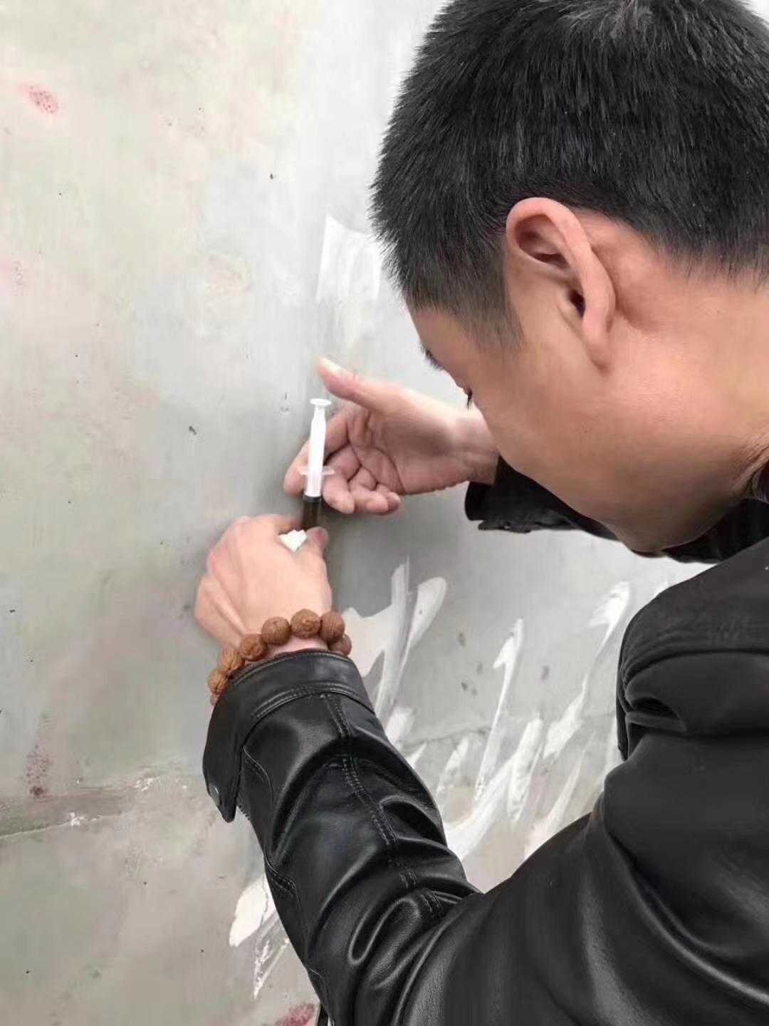混凝土裂纹修补剂(pic1) 混凝土裂纹修补剂(pic1)