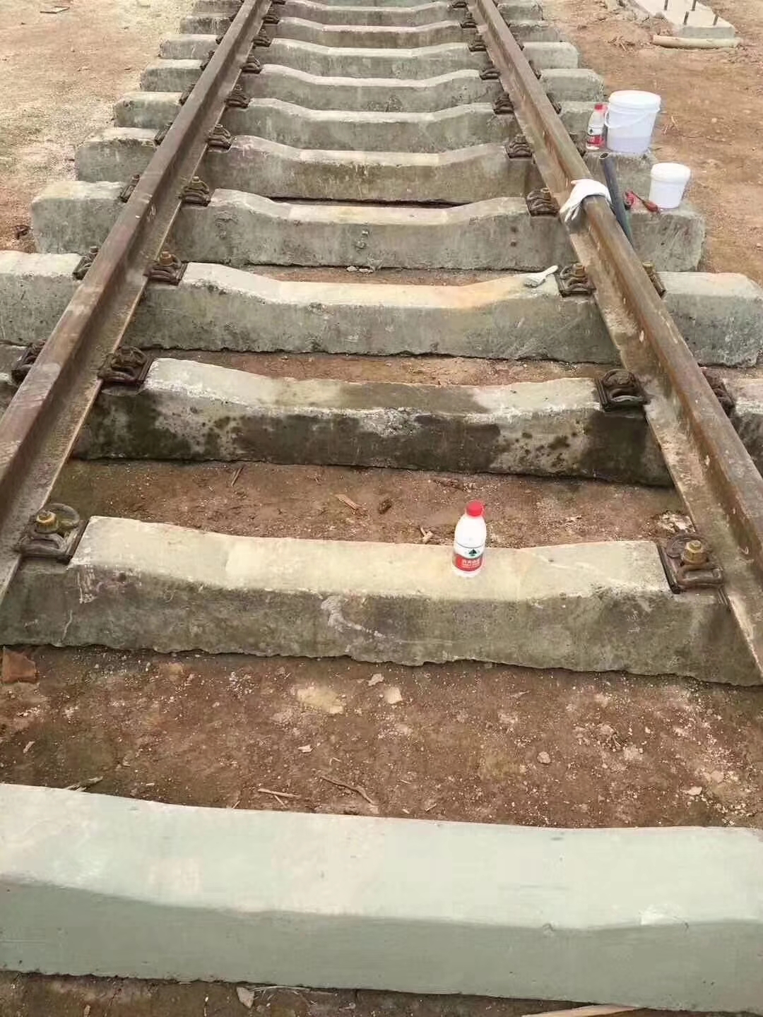 道钉锚固剂的使用方法(pic1) 道钉锚固剂的使用方法(pic1)