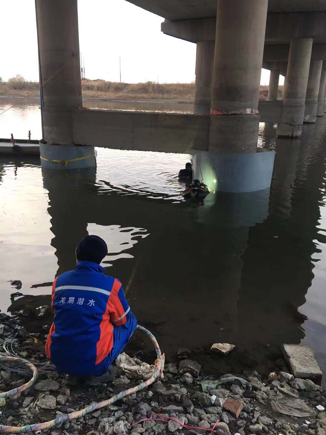 玻纤套筒桥梁柱底加固灌浆料(pic1) 玻纤套筒桥梁柱底加固灌浆料(pic1)